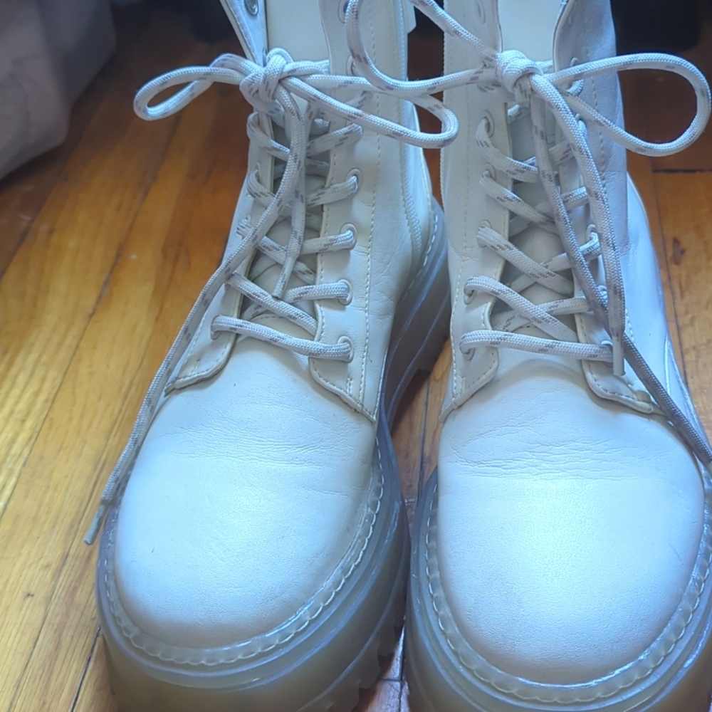 White Boots Size 40 in Europen sizing Very new